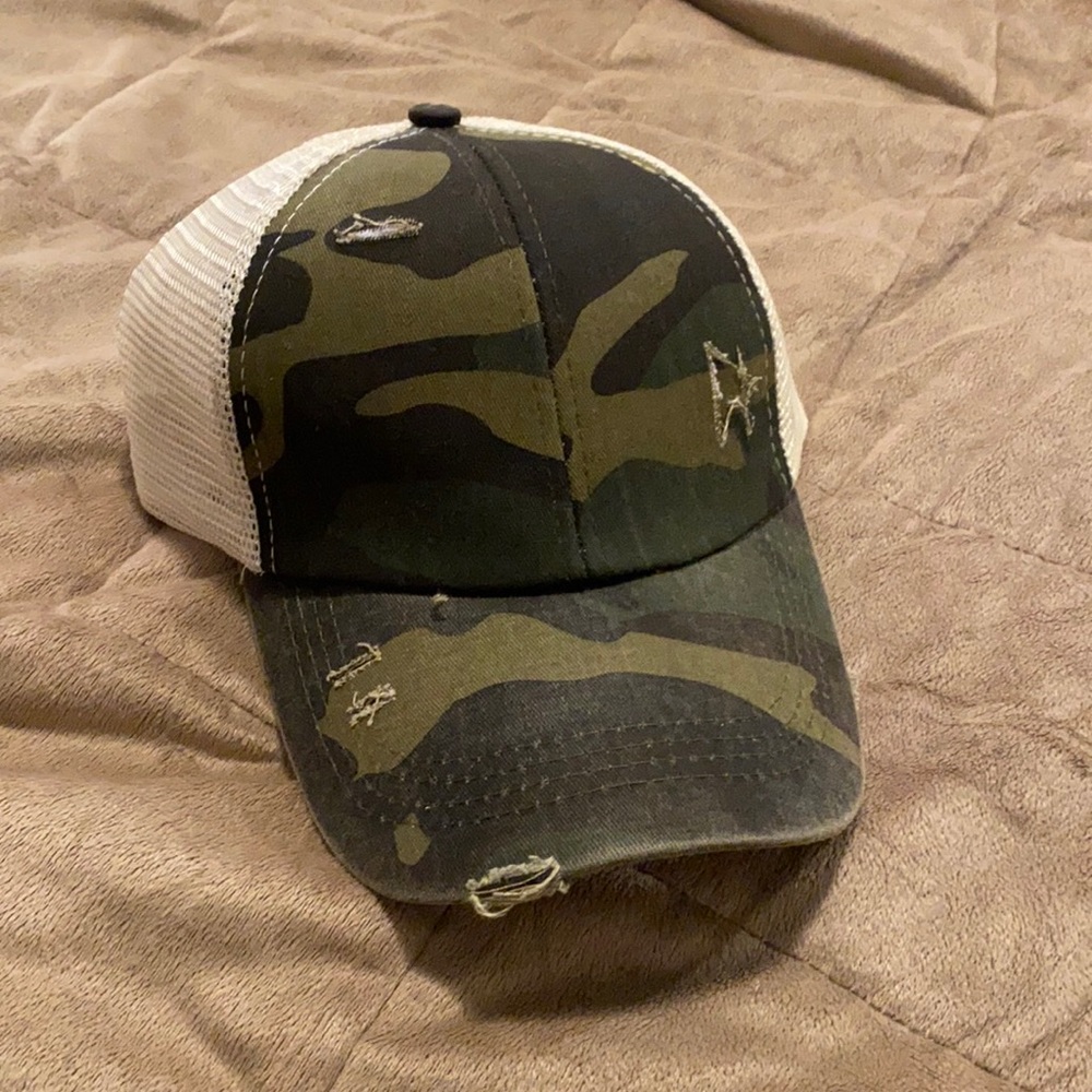 Women’s Camo hat
